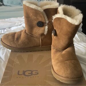 UGG Bailey Button Genuine Shearling Lined Boot Size 9